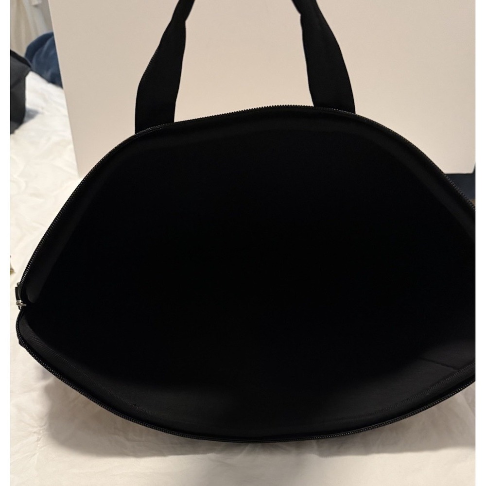 RICHEN Sunflower Neoprene 15" Laptop Shoulder Bag, Padded, Removable Strap - Picture 5 of 7